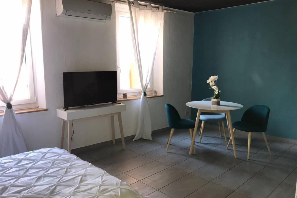 Studio Cocooning A 50 M Du Port, Classe 1 Etoile カシ エクステリア 写真
